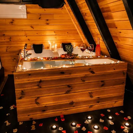 Luxury With Heated Pool & Jacuzzi Prázdninový dům *