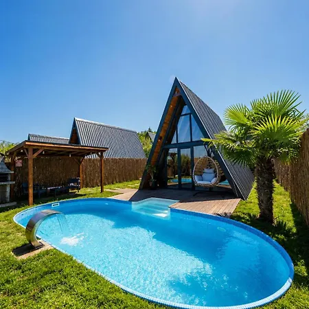 Vakantiehuis Luxury With Heated Pool & Jacuzzi Sapanca
